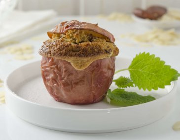 Bratapfel gefüllt mit Datteln und Maroni aus der Heißluftfritteuse Bratapfel gefüllt mit Datteln und Maroni aus der Heißluftfritteuse