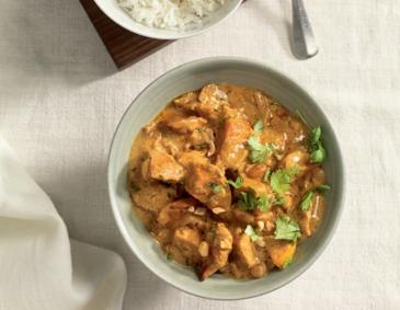 Süßkartoffel-Curry mit Kokos-Erdnuss-Sauce Süßkartoffel-Curry mit Kokos-Erdnuss-Sauce
