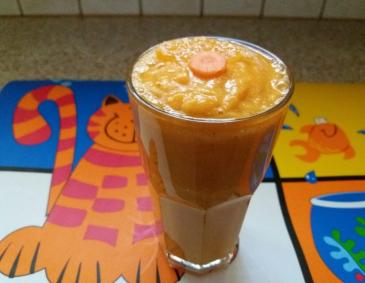 Mango-Karotten-Mandarinen Smoothie mit Chia Mango-Karotten-Mandarinen Smoothie mit Chia
