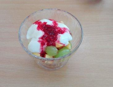 Obstsalat mit Joghurt Obstsalat mit Joghurt