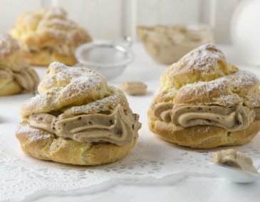 Brandteigkrapferl mit Lebkuchencreme aus der Heißluftfritteuse Brandteigkrapferl mit Lebkuchencreme aus der Heißluftfritteuse