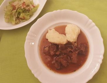 Ochsenschlepp mit Mehlnocken und Kraut Ochsenschlepp mit Mehlnocken und Kraut