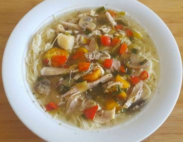 Hühner-Suppe Hühner-Suppe