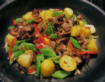 Lammgröstl mit Rosmarin Lammgröstl mit Rosmarin