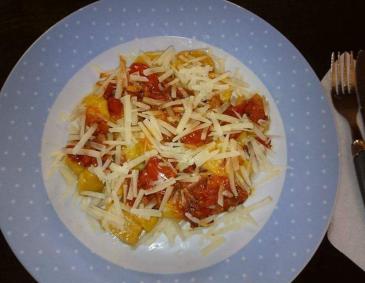 Kürbisgnocchi an geschmolzenen Paradeiser und Parmesan Kürbisgnocchi an geschmolzenen Paradeiser und Parmesan