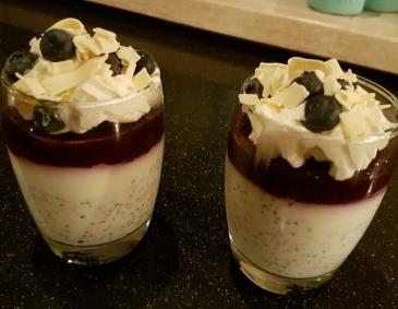 Heidelbeer-Chia-Joghurt-Dessert Heidelbeer-Chia-Joghurt-Dessert