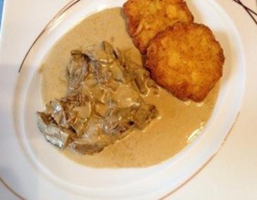 Rindersteak mit Steinpilzsauce Rindersteak mit Steinpilzsauce
