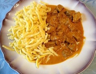 Wiener Kalbsrahmgulasch Wiener Kalbsrahmgulasch