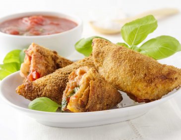 Tomaten-Mozzarella-Teigtaschen aus der Heißluftfritteuse Tomaten-Mozzarella-Teigtaschen aus der Heißluftfritteuse