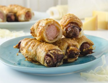 Berner Würstel im Blätterteig-Käse-Mantel aus der Heißluftfritteuse Berner Würstel im Blätterteig-Käse-Mantel aus der Heißluftfritteuse