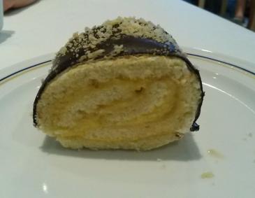 Biskuitroulade mit Zitronenfülle Biskuitroulade mit Zitronenfülle