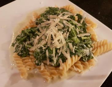 Nudeln mit Spinat und Parmesan Nudeln mit Spinat und Parmesan