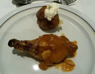 Hühnerkeule mit Knoblauchsauce Hühnerkeule mit Knoblauchsauce
