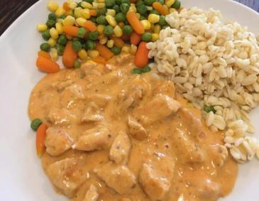 Hühnergeschnetzeltes mit Paprika Hühnergeschnetzeltes mit Paprika