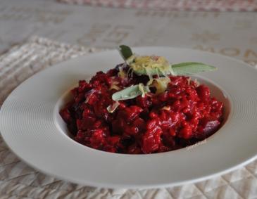 Rote Rüben-Risotto mit Salbei Rote Rüben-Risotto mit Salbei