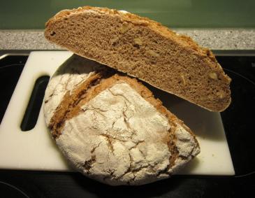 Winzerbrot mit Nüssen Winzerbrot mit Nüssen