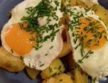 Currykartoffeln mit Spiegelei Currykartoffeln mit Spiegelei