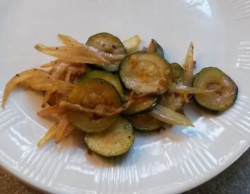 Zucchini-Zwiebelgemüse Zucchini-Zwiebelgemüse