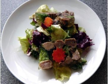 Ochsenschleppsülzchen auf Blattsalat Ochsenschleppsülzchen auf Blattsalat