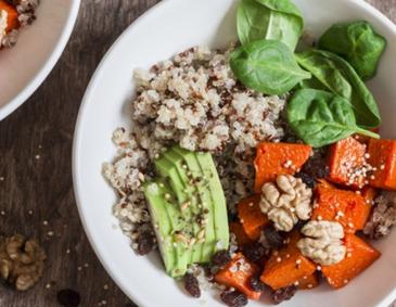 Buddha Bowl mit Kürbis und Spinat Buddha Bowl mit Kürbis und Spinat
