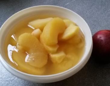 Apfelkompott mit Mandarinensaft Apfelkompott mit Mandarinensaft
