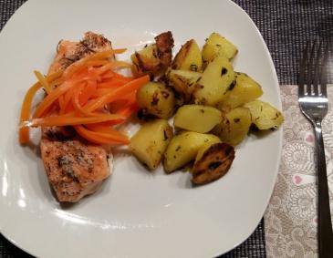 Lachs im Backpapier mit Kartoffeln Lachs im Backpapier mit Kartoffeln