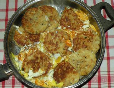 Geröstete Knödel mit Ei Geröstete Knödel mit Ei