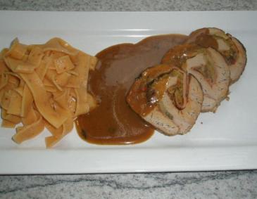 Gerollter Schweinslungenbraten mit Champignonfülle Gerollter Schweinslungenbraten mit Champignonfülle