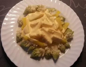 Romanesco und gelbe Rübe mit Käsesauce Romanesco und gelbe Rübe mit Käsesauce