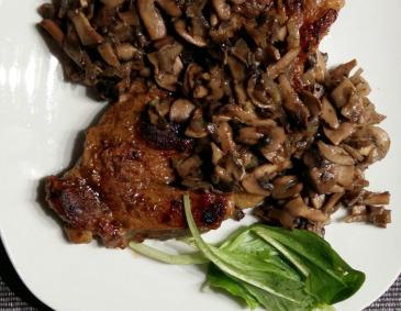 Steak mit Champignons Steak mit Champignons