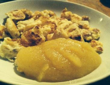 Kaiserschmarren mit Apfelmus Kaiserschmarren mit Apfelmus