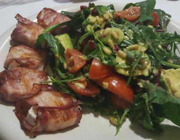 Salat mit gebratenem Ziegenkäse Salat mit gebratenem Ziegenkäse