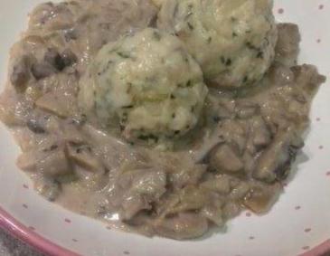 Bärlauchknödel in Schwammerlsauce Bärlauchknödel in Schwammerlsauce