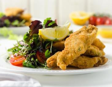 Backhendlsalat aus der Heißluftfritteuse Backhendlsalat aus der Heißluftfritteuse