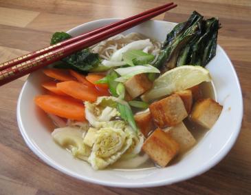 Pho mit Mangold und Tofu Pho mit Mangold und Tofu