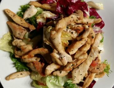 Hühnerstreifensalat mit Walnussessig Hühnerstreifensalat mit Walnussessig