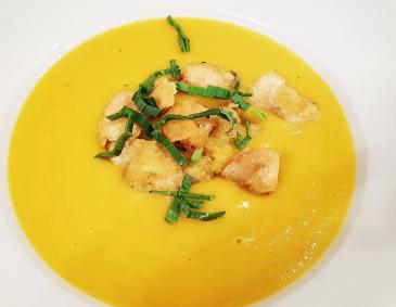 Vegane Pastinaken-Karottensuppe Vegane Pastinaken-Karottensuppe