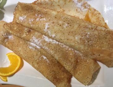 Palatschinken mit Marillenmarmelade Palatschinken mit Marillenmarmelade