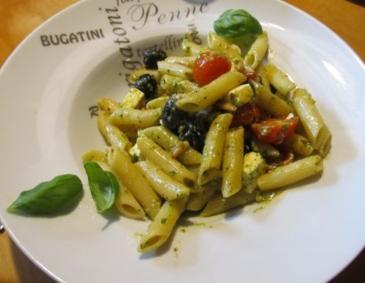 Penne mit Cherrytomaten Penne mit Cherrytomaten