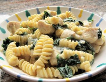 Pasta mit Huhn und Spinat Pasta mit Huhn und Spinat