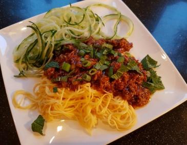 Chinesische Nudeln a la Bolognese Chinesische Nudeln a la Bolognese