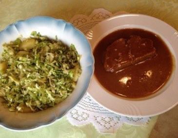 Faschierter Braten mit Erdäpfel-Endiviensalat Faschierter Braten mit Erdäpfel-Endiviensalat