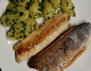 Rotbarschfilet mit Petersilerdäpfel Rotbarschfilet mit Petersilerdäpfel