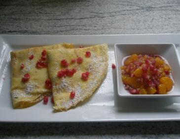 Honig Crepes mit Mandarinen-Granatapfelkompott Honig Crepes mit Mandarinen-Granatapfelkompott