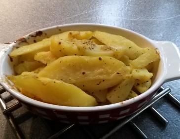 Gebratene Kartoffelspalten Gebratene Kartoffelspalten