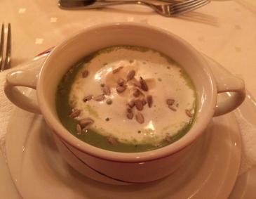 Erbsensuppe mit Obershaube Erbsensuppe mit Obershaube