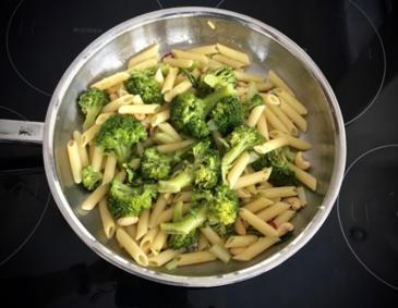 Nudeln mit Brokkoli und Knoblauch Nudeln mit Brokkoli und Knoblauch