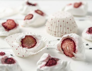 Baiser mit Erdbeeren Baiser mit Erdbeeren