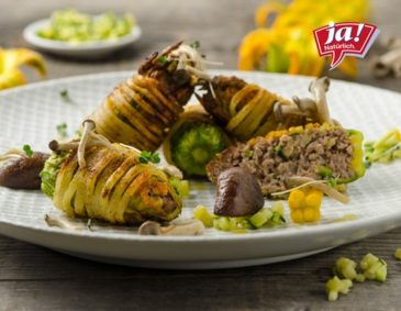 Gefüllte Zucchiniblüten mit Frischkäse-Kren-Dip Gefüllte Zucchiniblüten mit Frischkäse-Kren-Dip