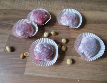 Mochi mit Erdnuss-Kokos-Füllung Mochi mit Erdnuss-Kokos-Füllung